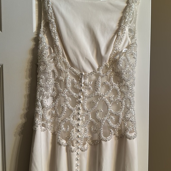 Wedding dress: NEVER WORN/ALTERED, size 4 - Picture 3 of 5